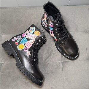 Steve Madden Black Boot Colorful Sticker Images Lug Sole Faux Leather Size 4